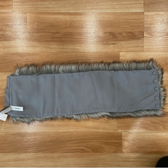 NWT! Ann Taylor Loft Women’s Grey Faux Fur Gaitor Scarf - Picture 7 of 9